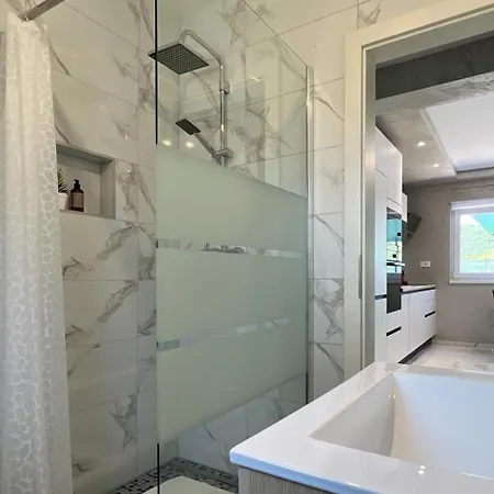 Διαμέρισμα Udobje Ob Poti Parenzane - Via Parenzana Trailside Comfort Πορτορόζ