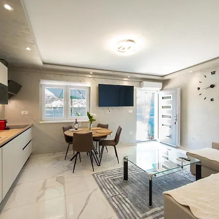 Udobje Ob Poti Parenzane - Via Parenzana Trailside Comfort Apartman