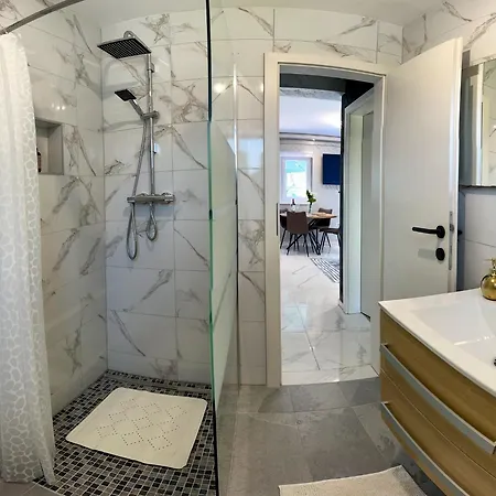 Udobje Ob Poti Parenzane - Via Parenzana Trailside Comfort Διαμέρισμα Πορτορόζ