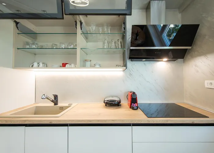 Udobje Ob Poti Parenzane - Via Parenzana Trailside Comfort 포르토로즈