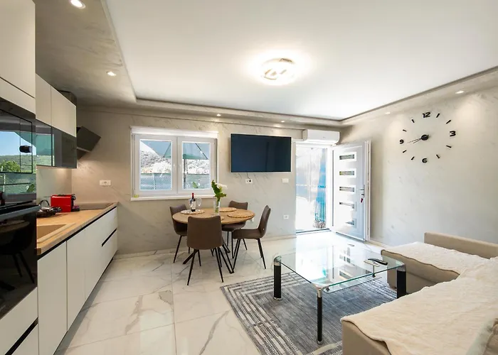 Udobje Ob Poti Parenzane - Via Parenzana Trailside Comfort 아파트