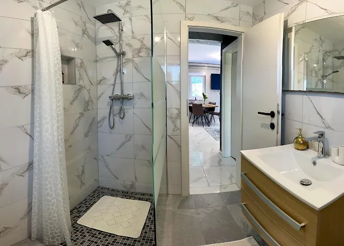 Udobje Ob Poti Parenzane - Via Parenzana Trailside Comfort 아파트 포르토로즈